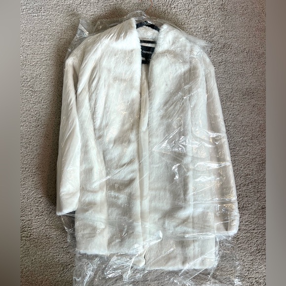 Express white/cream faux fur coat - Picture 4 of 5